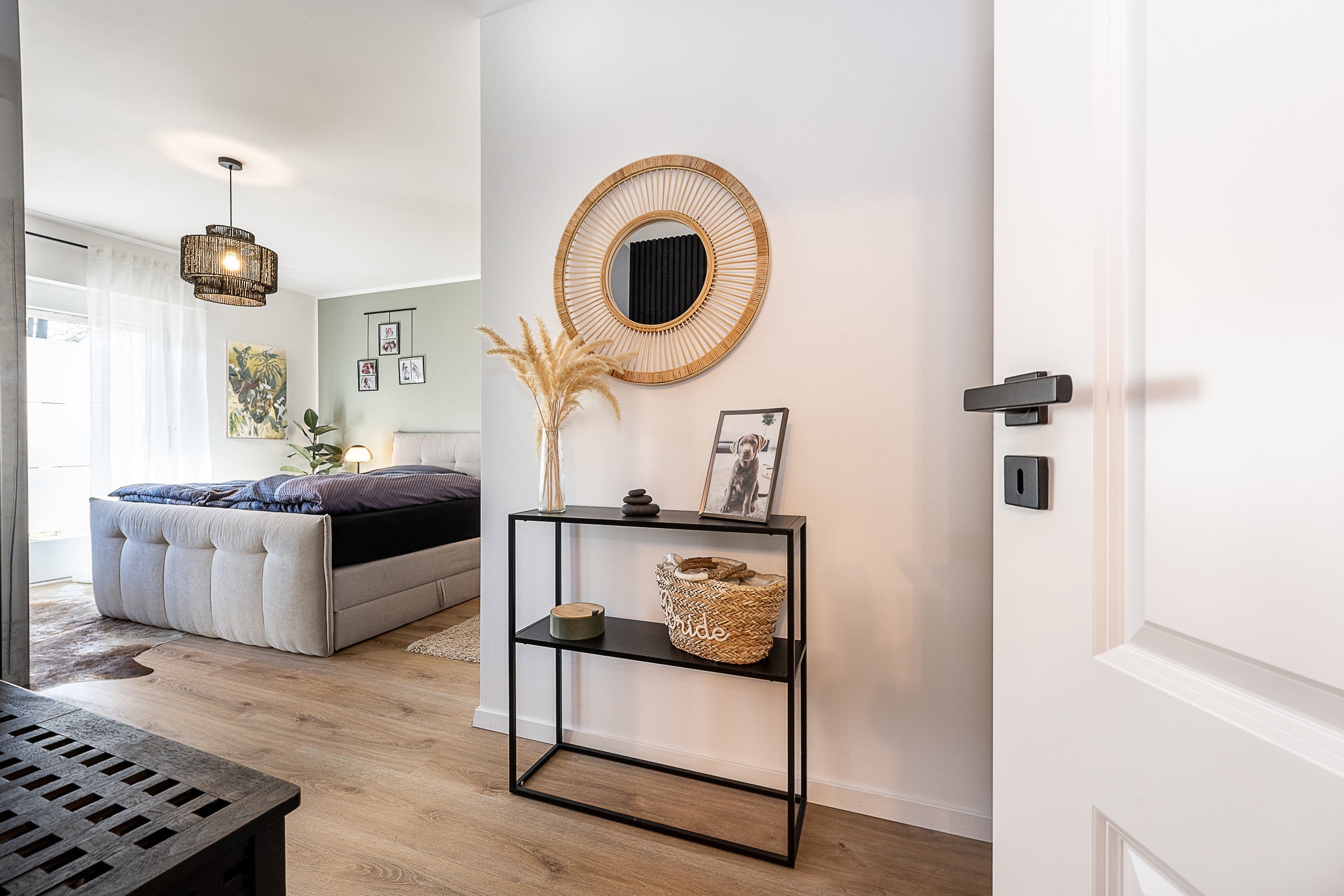 Kleinmöbel und Dekoration