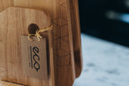 Design Servierbrett‑Set aus Holz mit Ständer