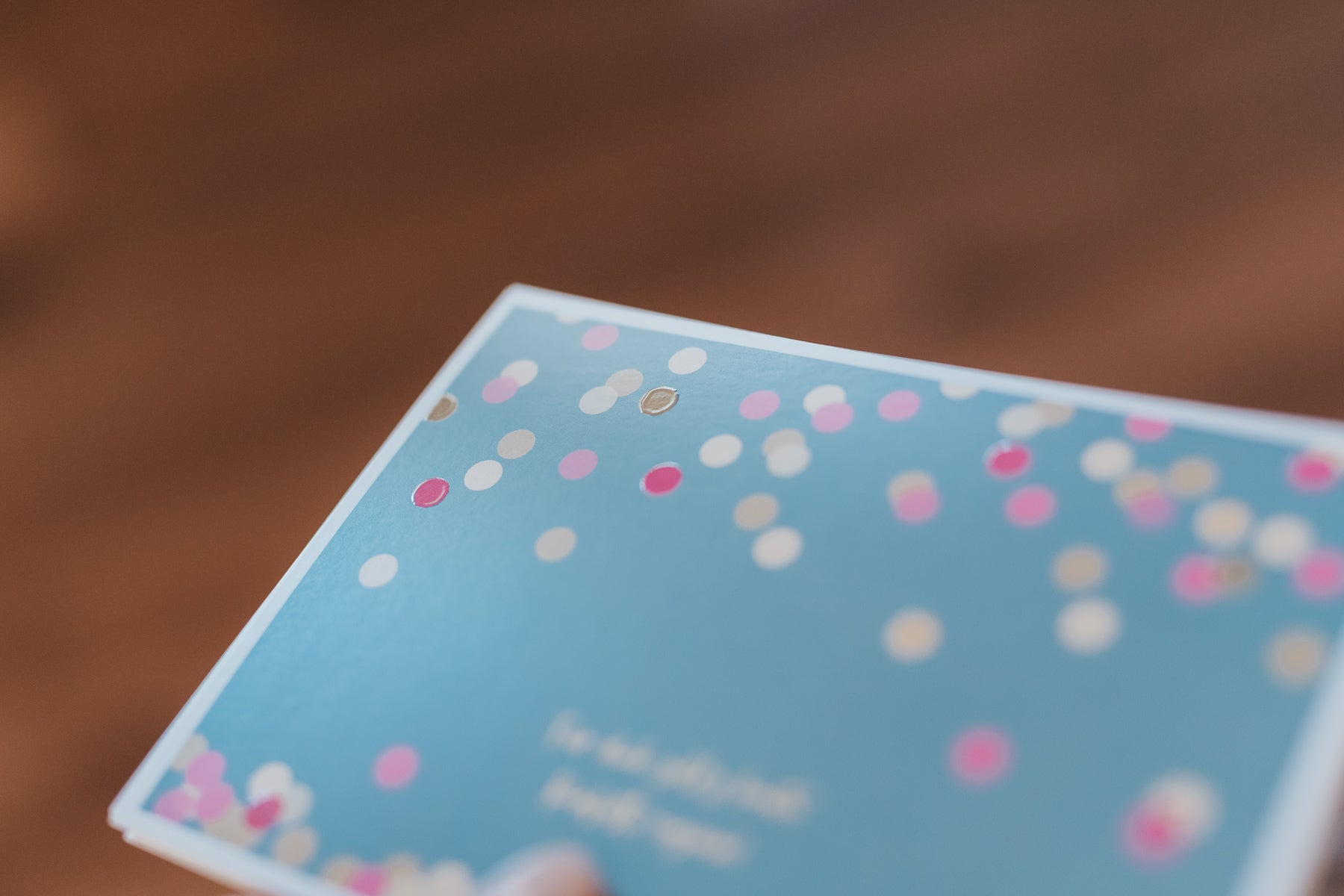 Konfetti regnen | Postkarte | Geburtstag