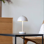 Wiederaufladbare LED - Tischlampe von House Nordic