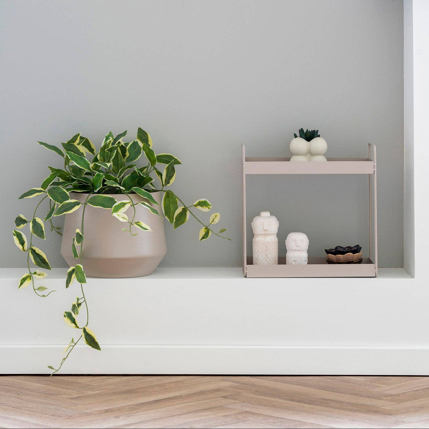 Skandi Design Stehregal mit zwei Ablagen