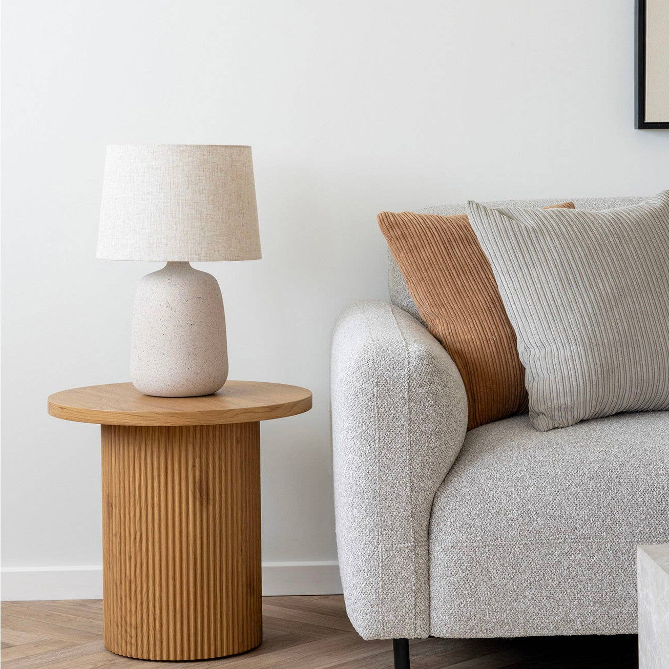 Croft Tischlampe aus Keramik, steinbeige mit 150 cm Kabel