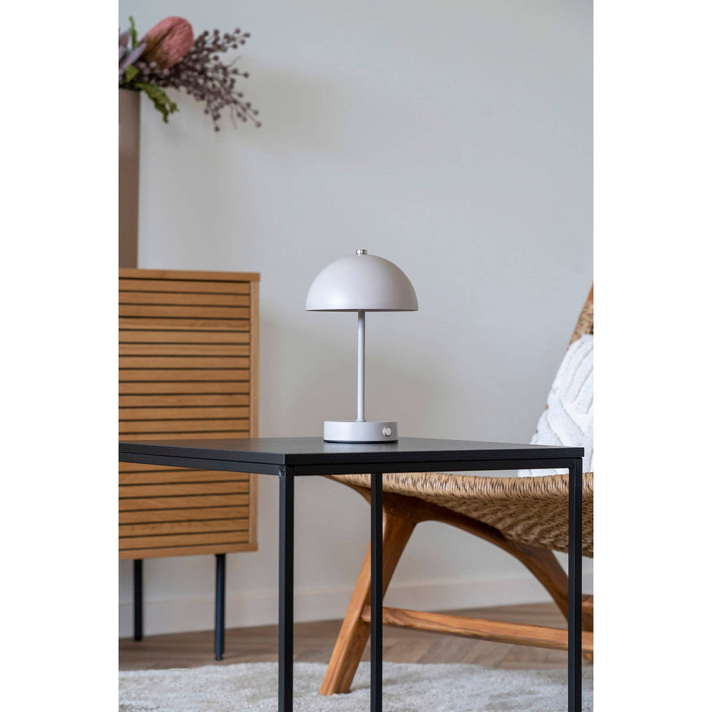 Wiederaufladbare LED - Tischlampe von House Nordic