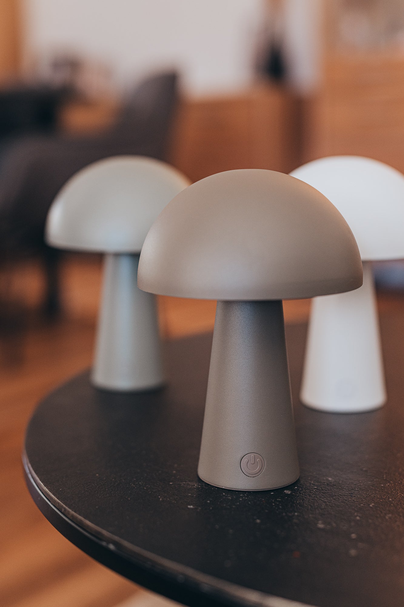 LED Tischlampe in Matt Taupe