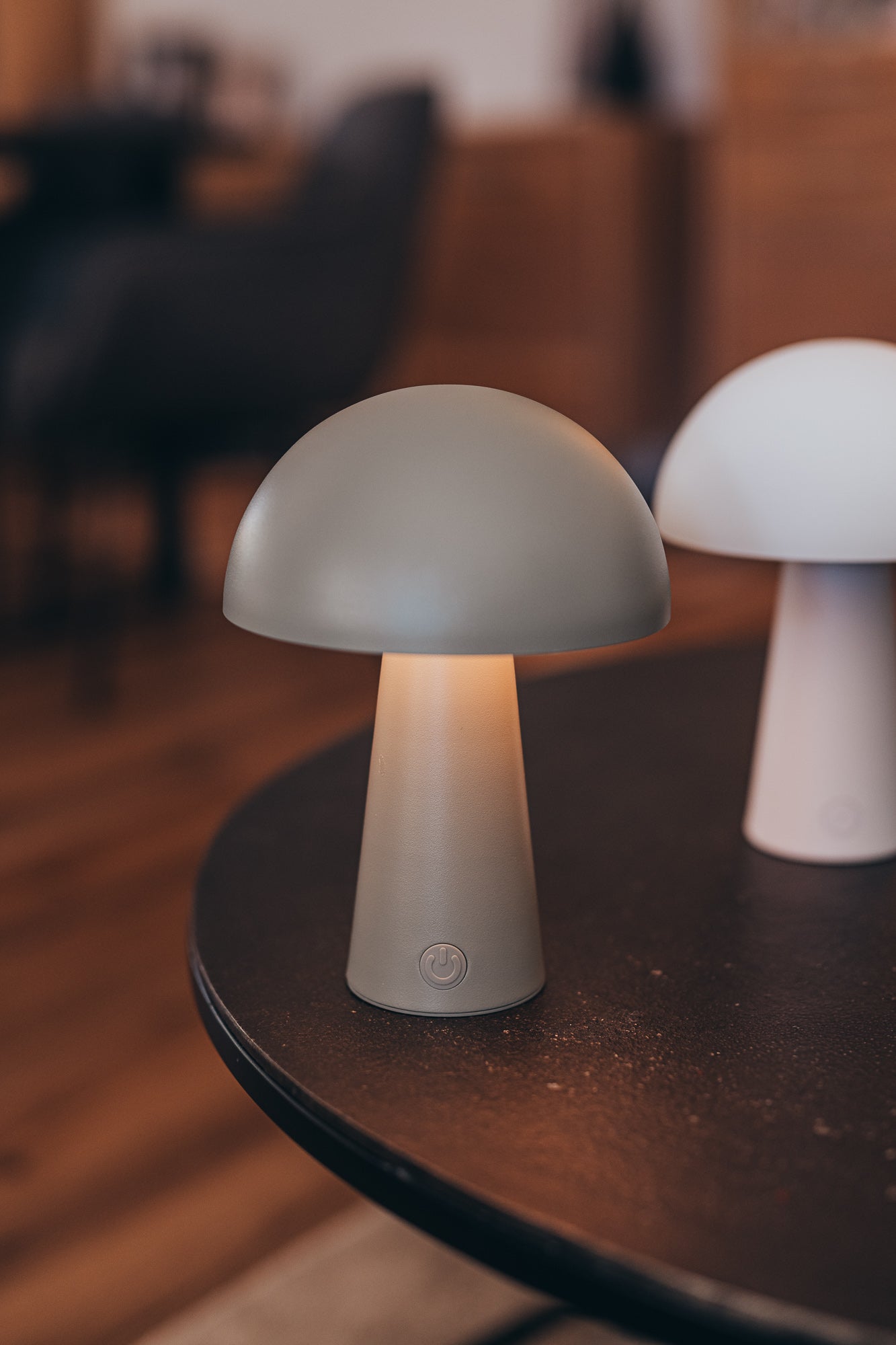 LED Tischlampe in Matt Taupe